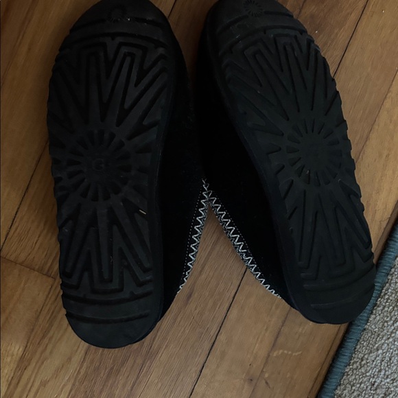 UGG Men's Black Slip-On Loafers - Picture 4 of 5